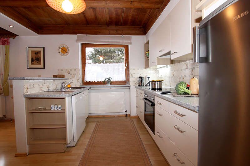 Küche in der Ferienhaushälfte Alice in Tirol