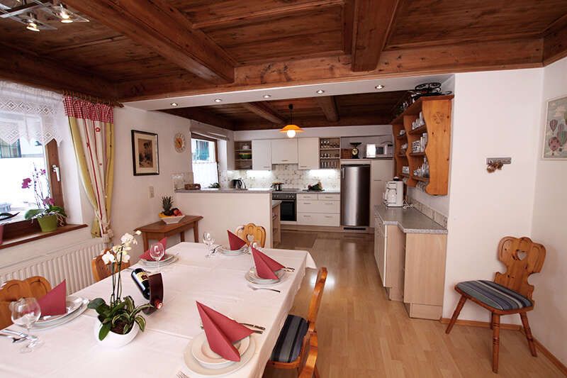 Kitchen and dining area in the Alice holiday home in Seefeld